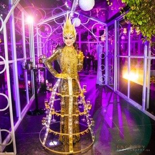 Lady Champagne orangerie cérémonie @ le grand salon te Beersel from tkila booking 0475 42 41 42 - traiteur aromate - huwelijk mariage feestzaal salle de mariage, witte orangerie - veel licht en veel groen