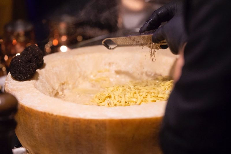 parmezaan kaas met truffel. - traiteur aromate - huwelijk mariage feestzaal salle de mariage